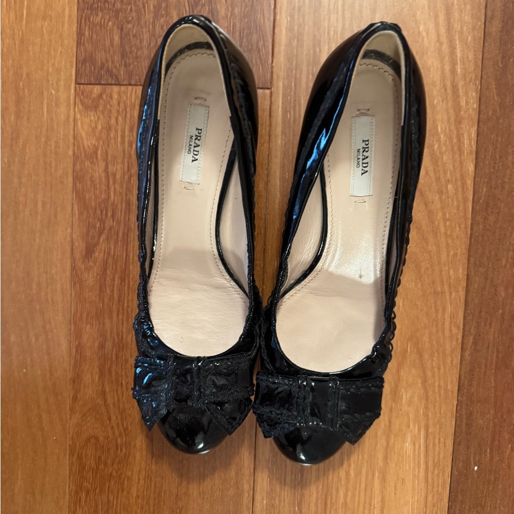 Prada Women's Black Patent Leather Bow Pumps